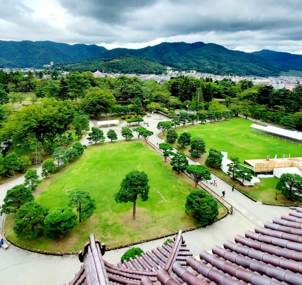 Aizuwakamatsu Castle: A Historic Hill-and-Plain Castle in Japan 4 Aizuwakamatsu Castle