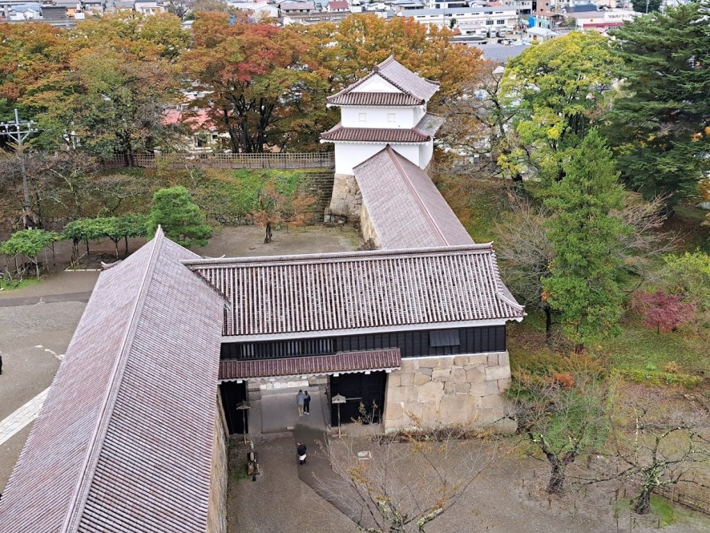 Aizuwakamatsu Castle: A Historic Hill-and-Plain Castle in Japan 5 Aizuwakamatsu Castle