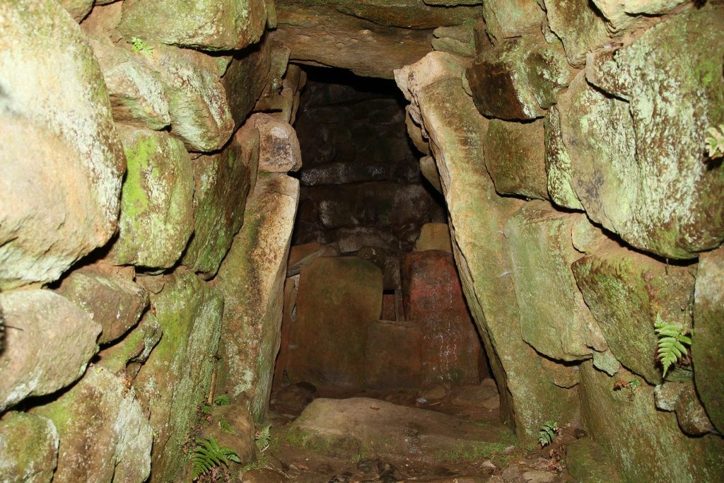 Okadayama Kofun: A Burial-Mound Group in Matsue, Japan 5 Okadayama Kofun
