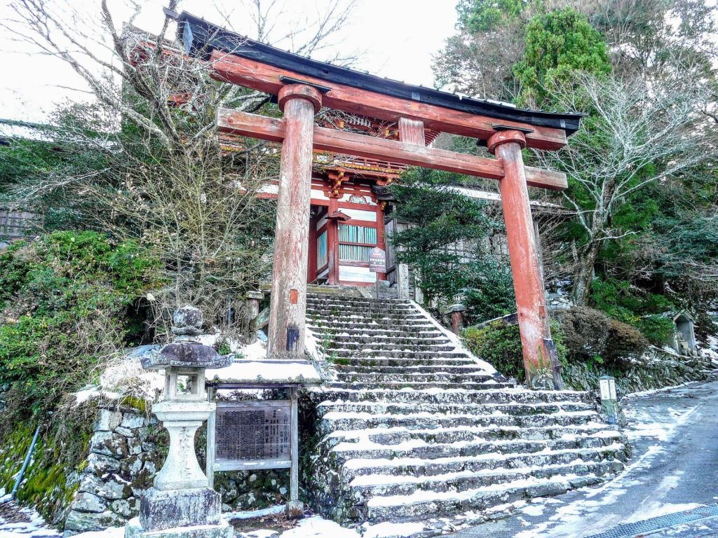 Yoshino Mikumari Shrine: A Historic Water Shrine on Mount Yoshino 2 Yoshino Mikumari Shrine