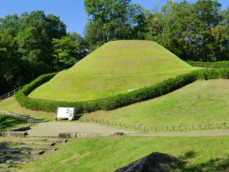 Takamatsuzuka Tomb: An Asuka-Period Kofun in Japan