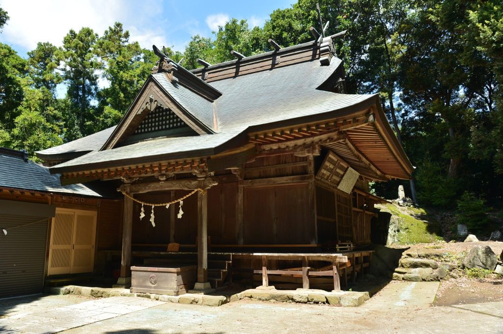 Iina Shrine: An Ancient Sacred-Rock Shrine in Tsukuba, Japan 2 Iina Shrine