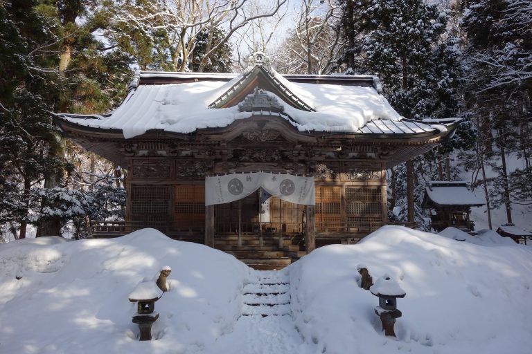 Towada Shrine: A Sacred Mountain Sanctuary beside Lake Towada