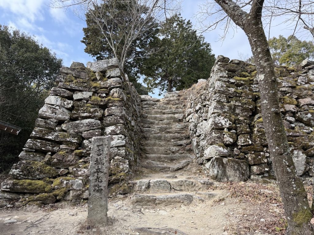 Ichinomiya Castle: A Medieval Mountaintop Fortress in Japan 1 Ichinomiya Castle