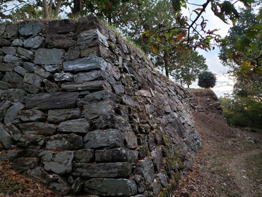 Ichinomiya Castle: A Medieval Mountaintop Fortress in Japan 2 Ichinomiya Castle