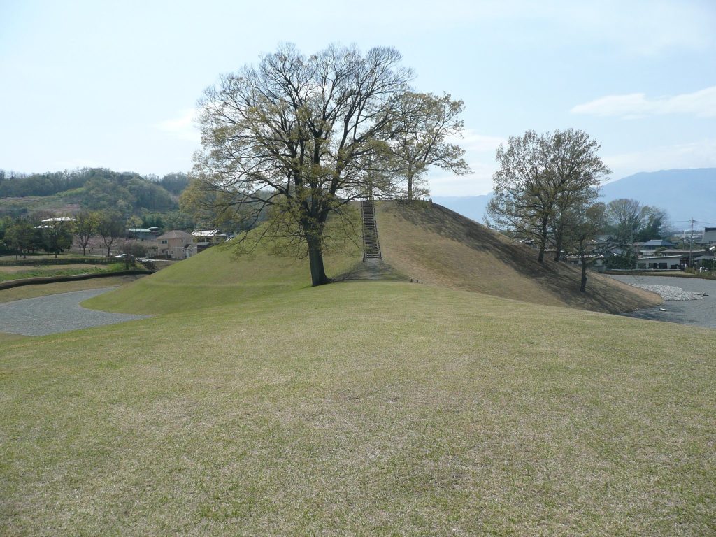 Kai Chōshizuka Kofun: A Keyhole-Shaped Burial Mound in Japan 1 Kai Chōshizuka Kofun