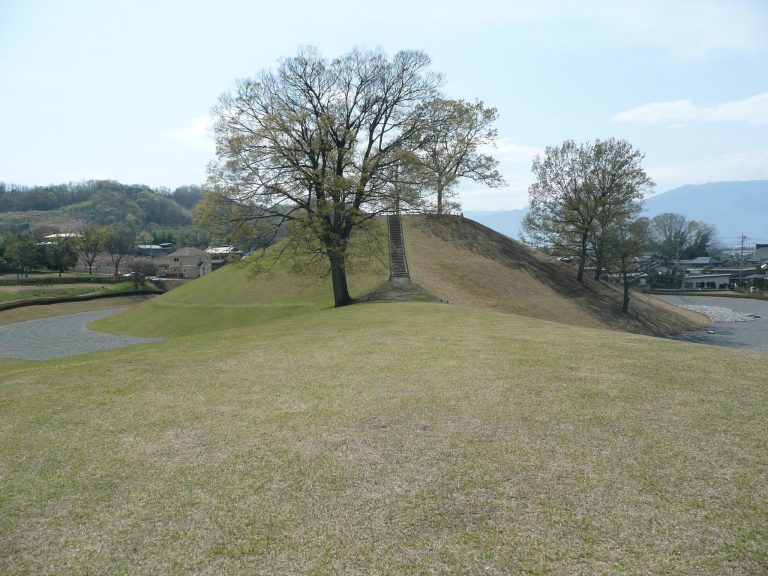 Kai Chōshizuka Kofun: A Keyhole-Shaped Burial Mound in Japan