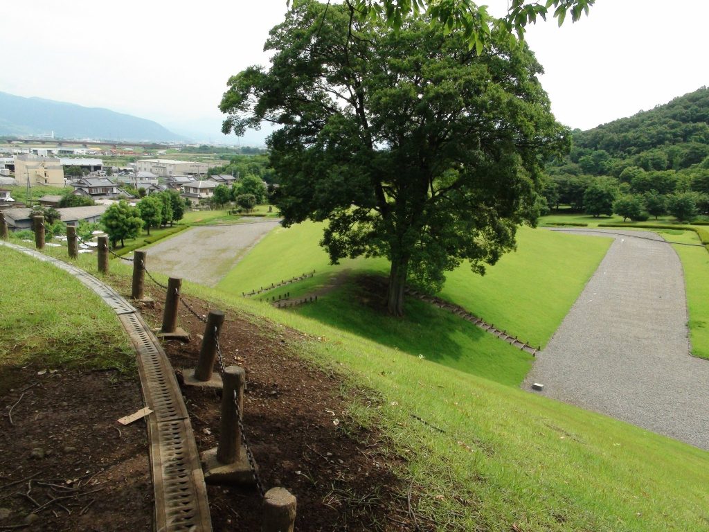 Kai Chōshizuka Kofun: A Keyhole-Shaped Burial Mound in Japan 3 Kai Chōshizuka Kofun