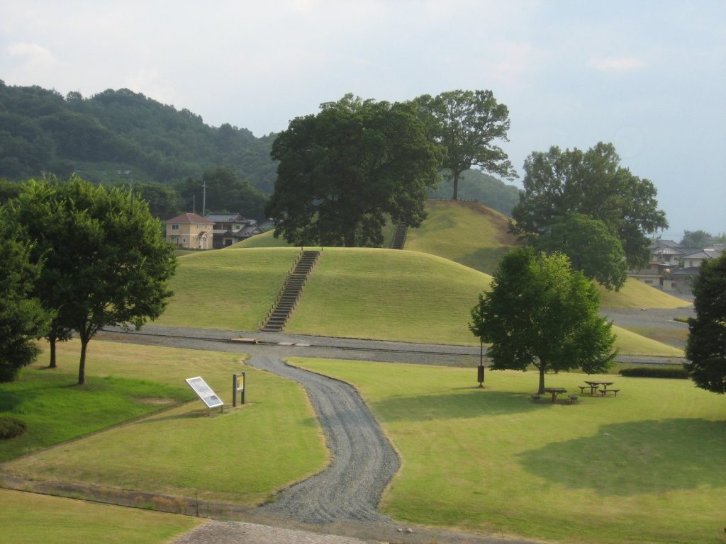 Kai Chōshizuka Kofun: A Keyhole-Shaped Burial Mound in Japan 4 Kai Chōshizuka Kofun