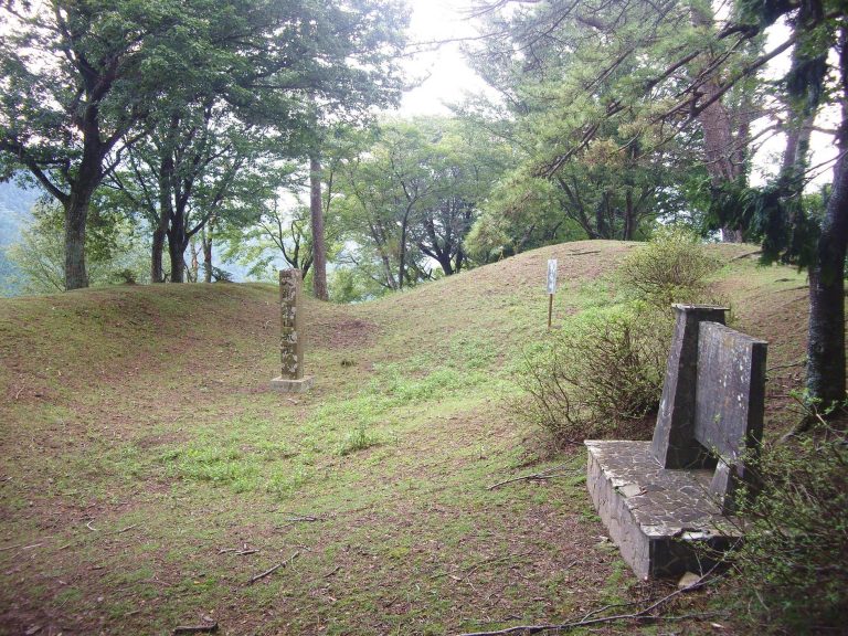Kiriyama Castle: A Kitabatake Mountain Stronghold in Japan