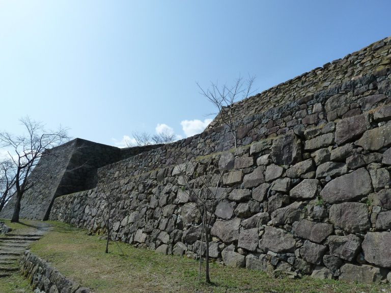 Yonago Castle: A Hilltop and Maritime Castle in Japan