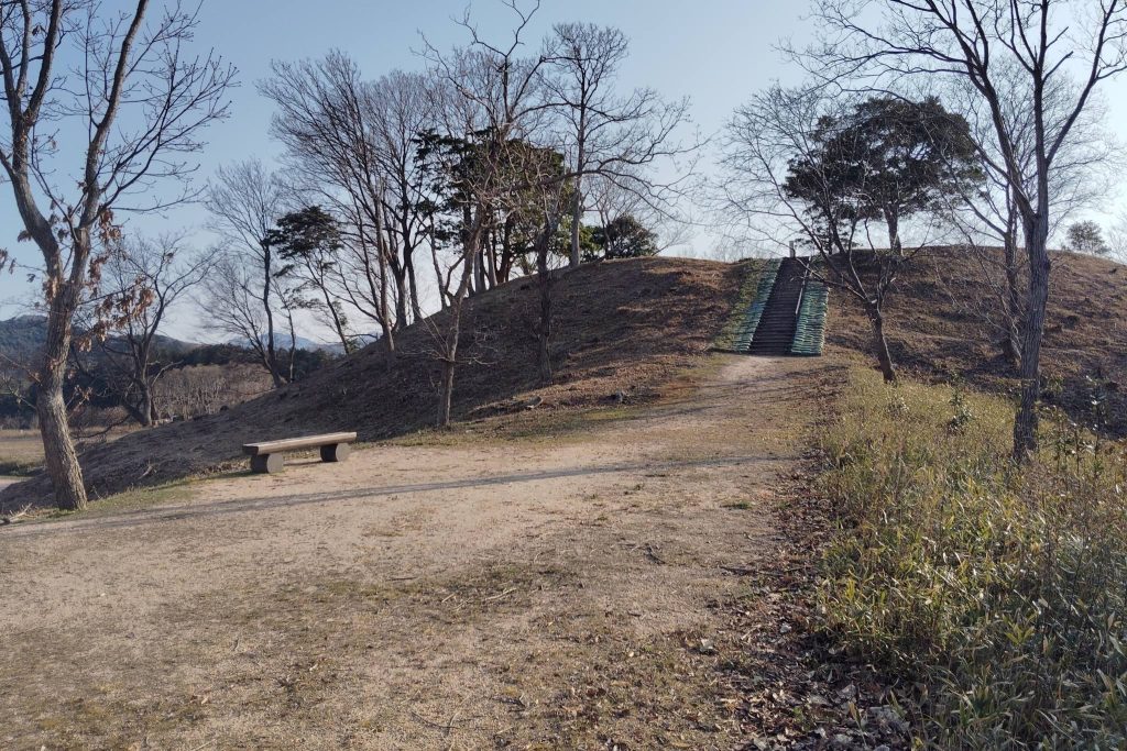 Amino Choshiyama Kofun: A Keyhole-Shaped Burial Mound in Japan 2 Amino Choshiyama Kofun