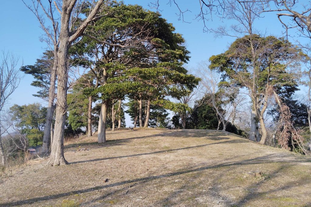 Amino Choshiyama Kofun: A Keyhole-Shaped Burial Mound in Japan 3 Amino Choshiyama Kofun