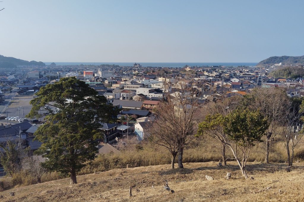 Amino Choshiyama Kofun: A Keyhole-Shaped Burial Mound in Japan 5 Amino Choshiyama Kofun
