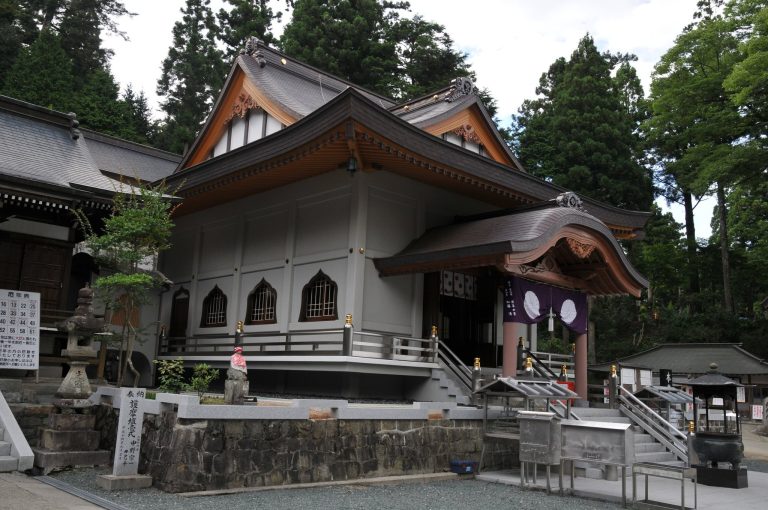 Unpen-ji Temple: A Shingon Buddhist Temple on Mount Unpenji