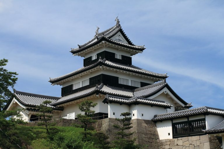Komine Castle: A Historic Hilltop Fortress in Japan