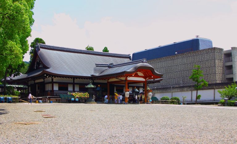 Nishi Ōtani: A Honganji Mausoleum and Cemetery in Kyoto
