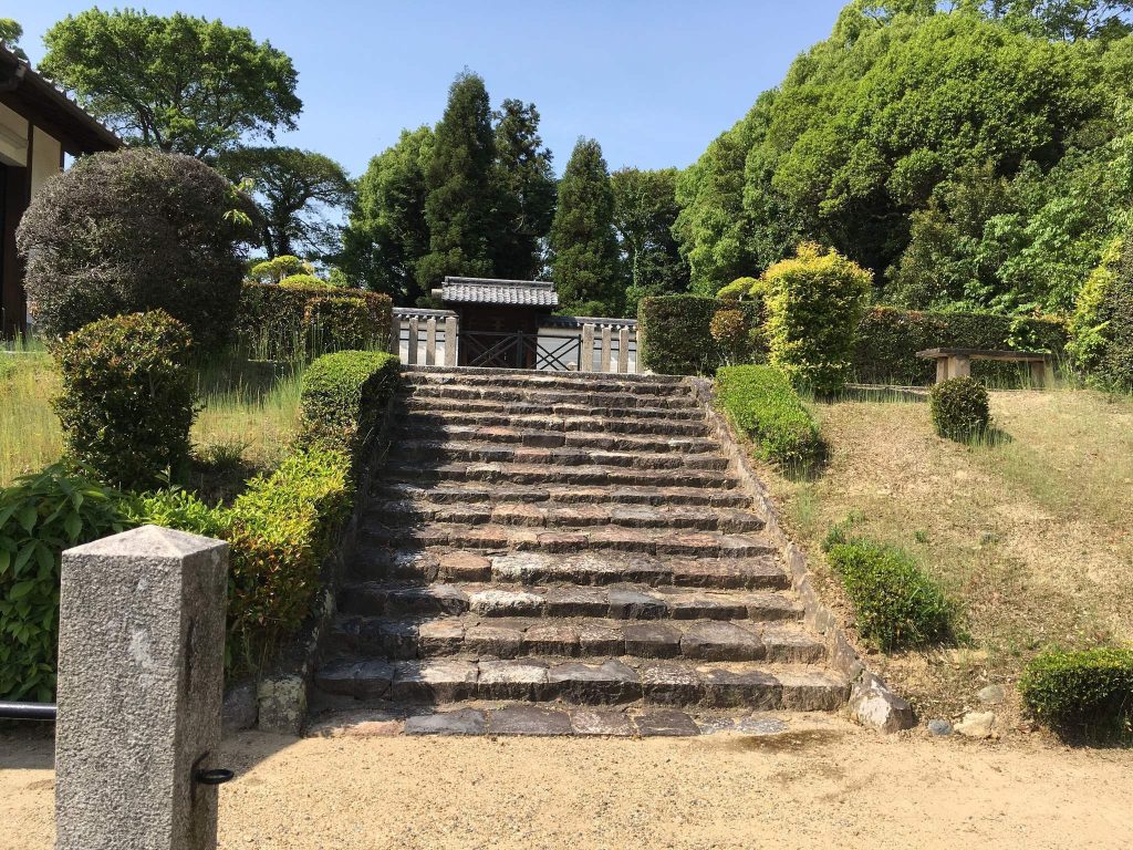Yashima no Misasagi: Imperial Mausoleum of Prince Sawara in Nara 3 Yashima no Misasagi