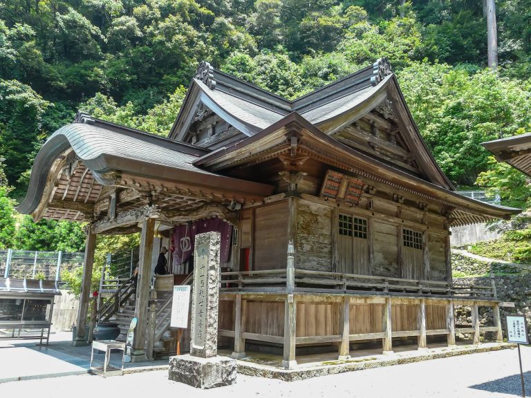 Kōnomine-ji Temple: A Shingon Buddhist Temple on Mount Kōnomine