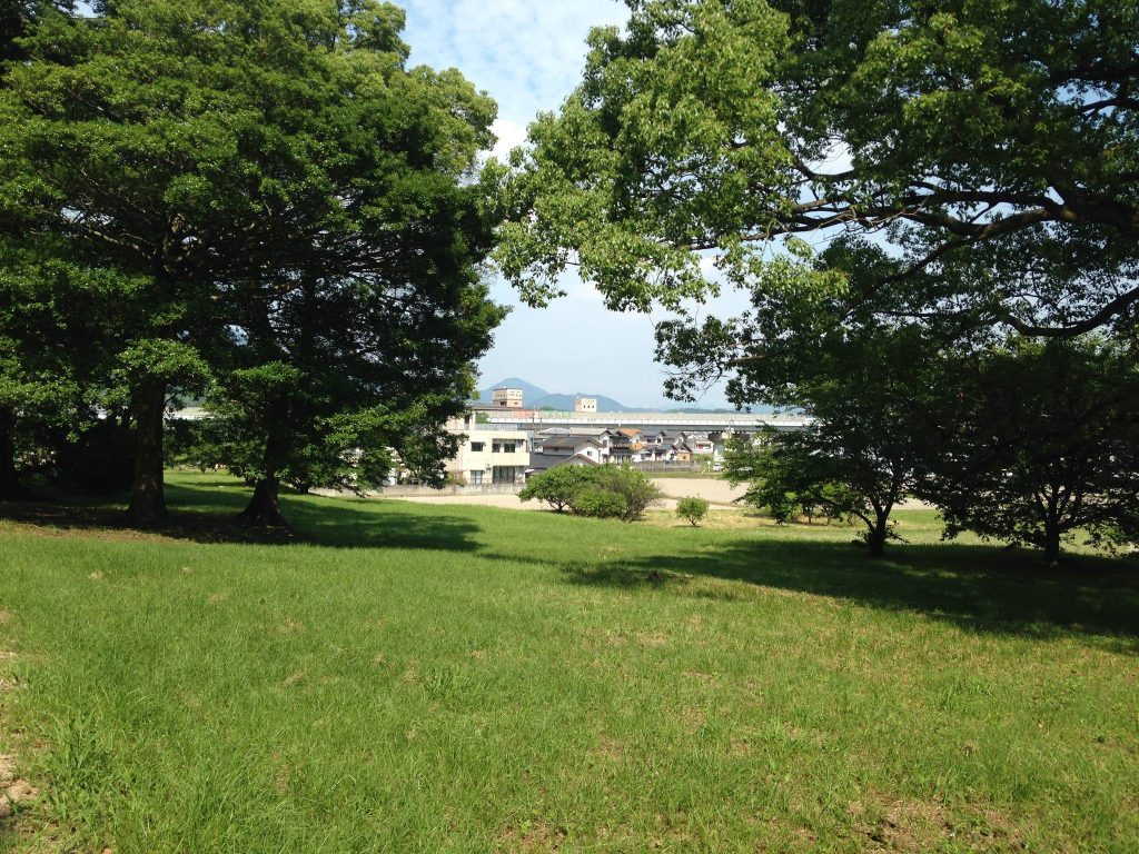 Mizuki: A Seventh-Century Fortified Embankment in Japan 5 Mizuki