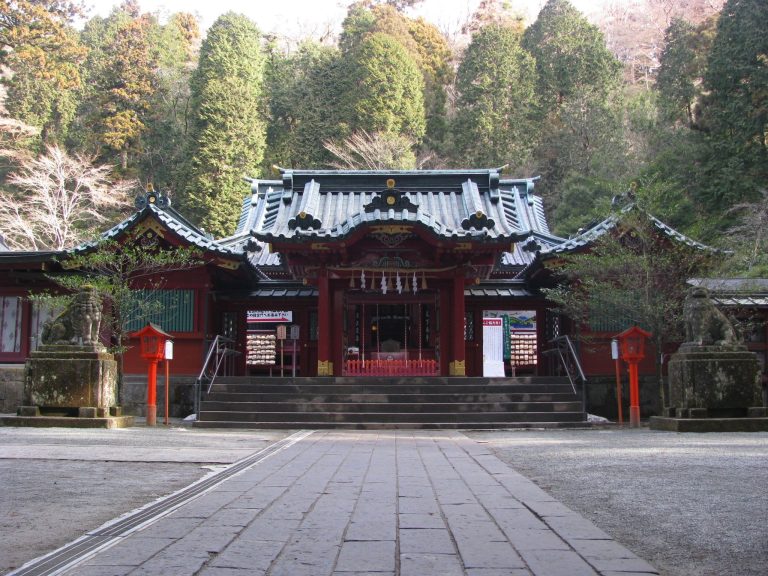 Hakone Shrine: A Shinto Sanctuary of Lake Ashi and Mount Komagatake