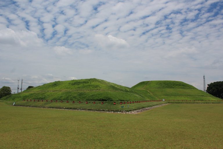 Aotsuka Kofun: An Early Kofun-Period Burial Mound in Japan