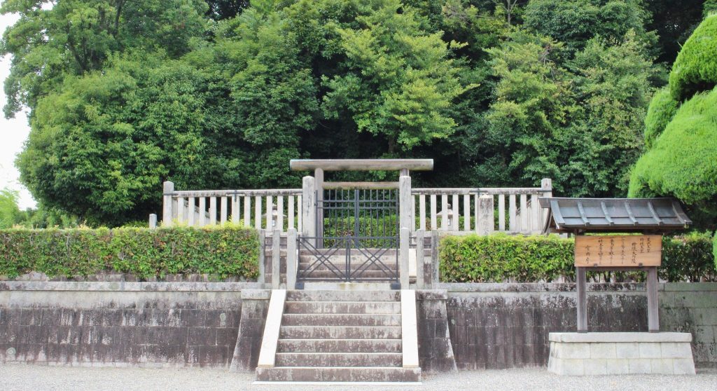 Noguchi Royal Tomb: The Joint Mausoleum of Emperor Tenmu and Empress Jito 2 Noguchi Royal Tomb