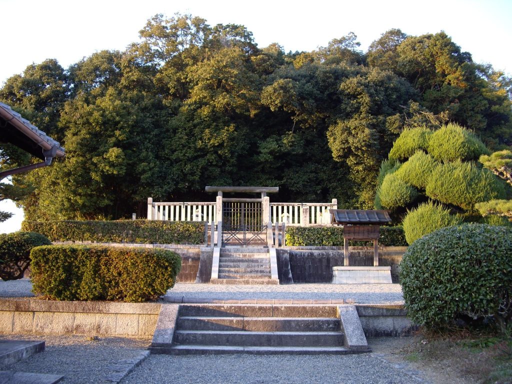 Noguchi Royal Tomb: The Joint Mausoleum of Emperor Tenmu and Empress Jito 4 Noguchi Royal Tomb
