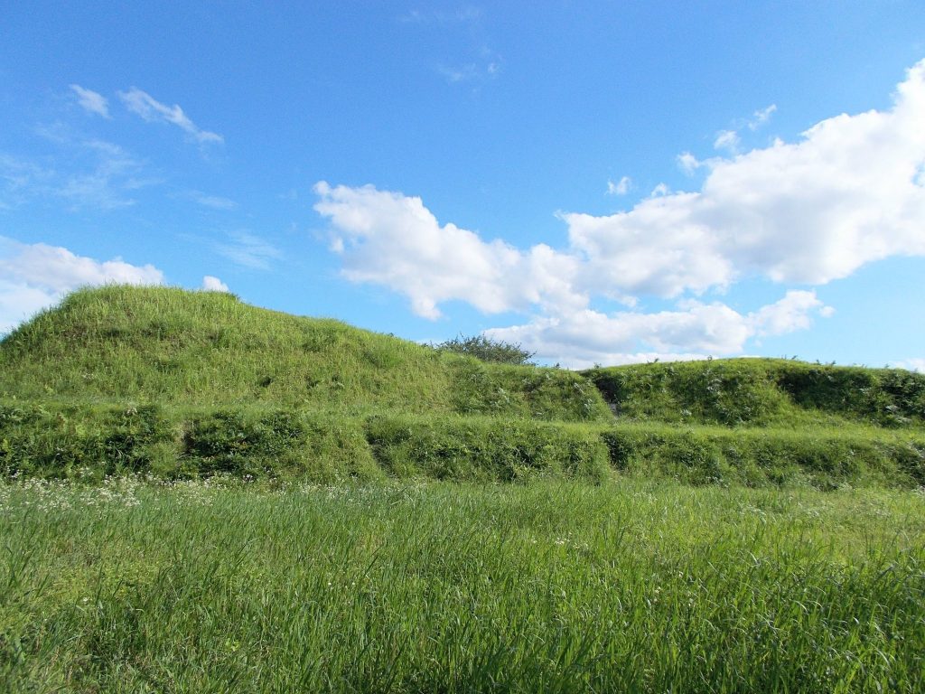 Hihaizuka Kofun: A Kofun-Period Burial Mound in Japan 1 Hihaizuka Kofun