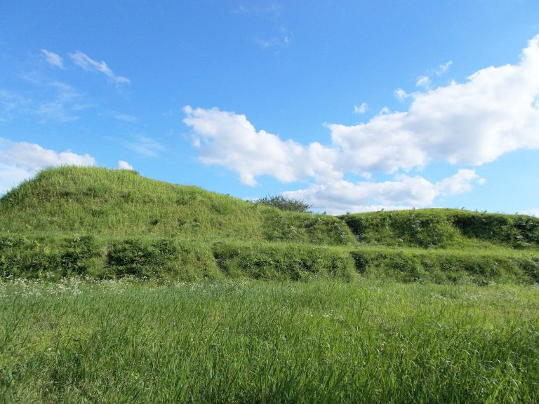 Hihaizuka Kofun: A Kofun-Period Burial Mound in Japan