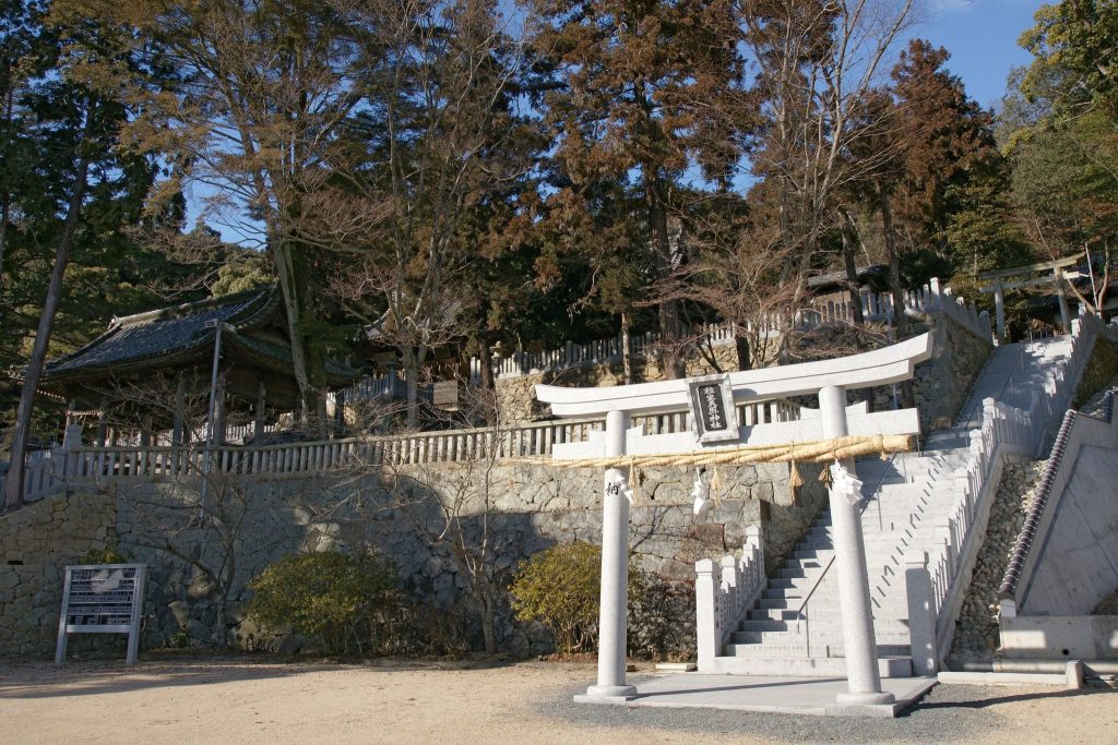 Iibo Nimasu Amaterasu Shrine: A Historic Shinto Guardian Shrine in Tatsuno 5 Iibo Nimasu Amaterasu Shrine
