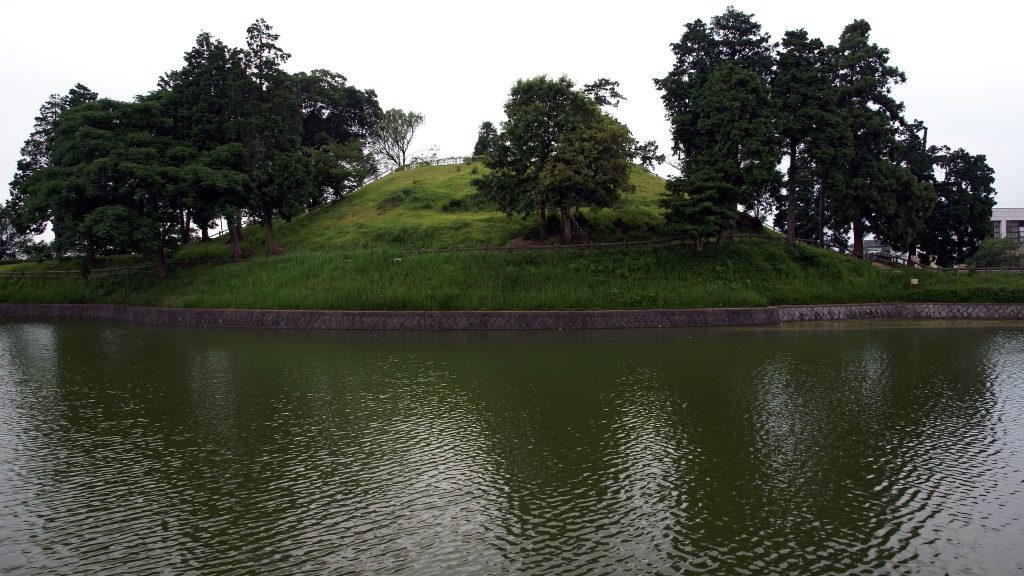 Kurozuka Kofun: An Early Kofun-Period Keyhole Burial Mound in Japan 1 Kurozuka Kofun