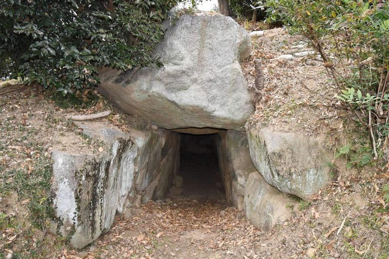 Atagozuka Kofun: A Late Kofun-Period Burial Mound in Japan