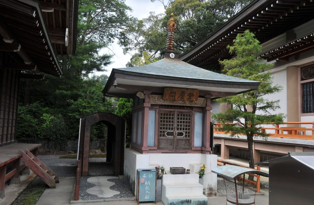 Yasaka-ji Temple: A Shingon Buddhist Temple on the Shikoku Pilgrimage 3 Yasaka-ji Temple