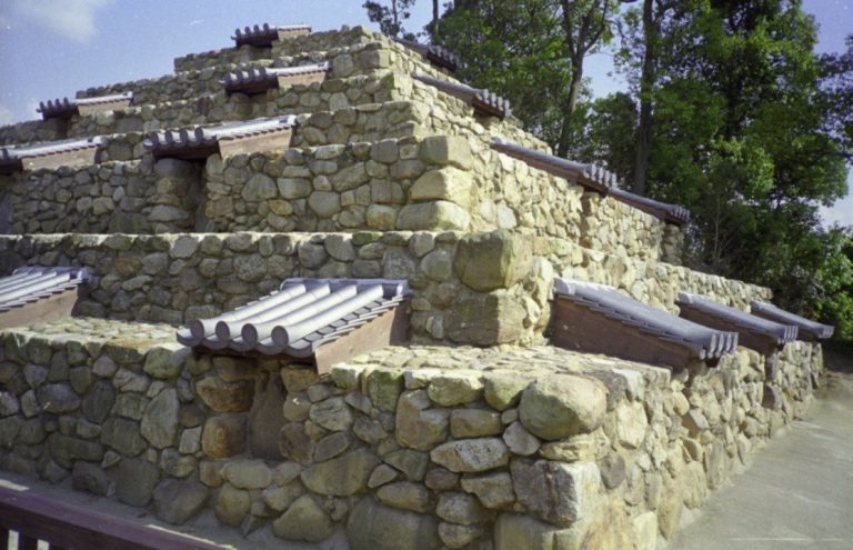 Zutō: A Nara-Period Earthen Buddhist Tower in Japan