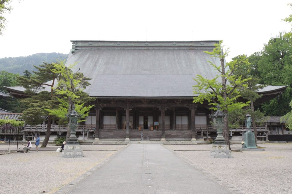 Zuisen-ji Temple: A Jōdo Shinshū Temple in Nanto, Japan 1 Zuisen-ji Temple