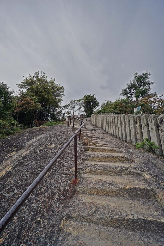 Ishi-no-Hōden: A Megalithic Monument and Sacred Object in Japan 3 Ishi-no-Hōden