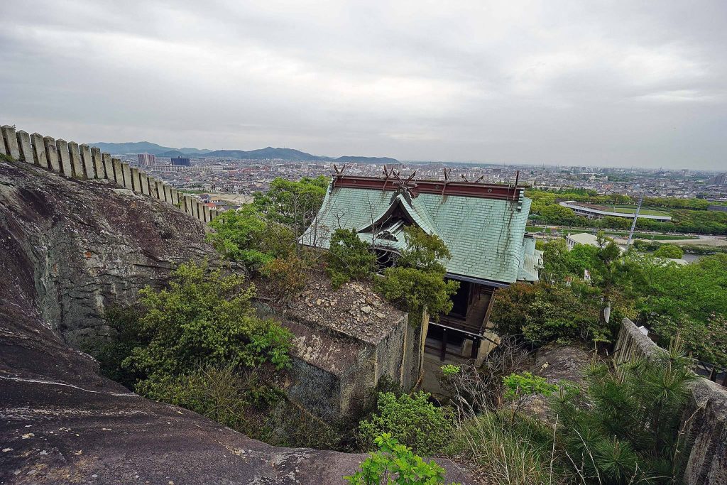 Ishi-no-Hōden: A Megalithic Monument and Sacred Object in Japan 5 Ishi-no-Hōden