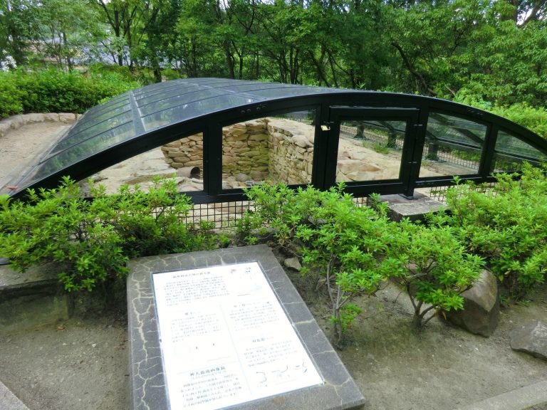 Takaidayama Kofun: An Early Horizontal-Entry Burial Mound in Japan