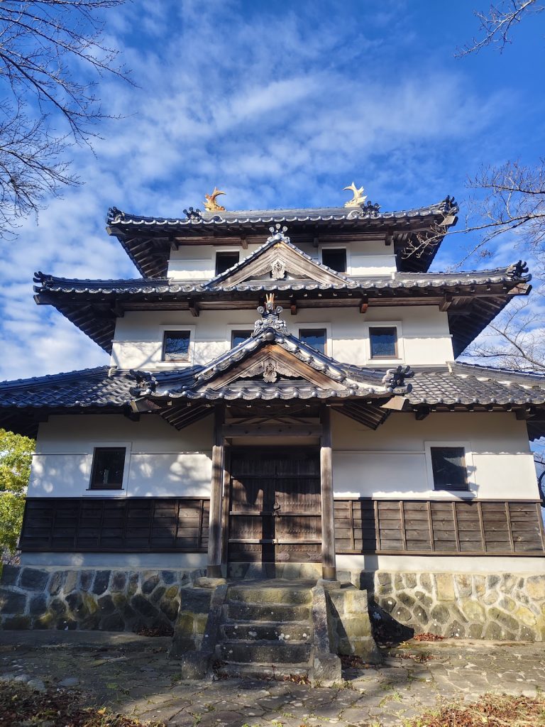 Ueshi Castle: A Medieval Mountain Fortress in Japan