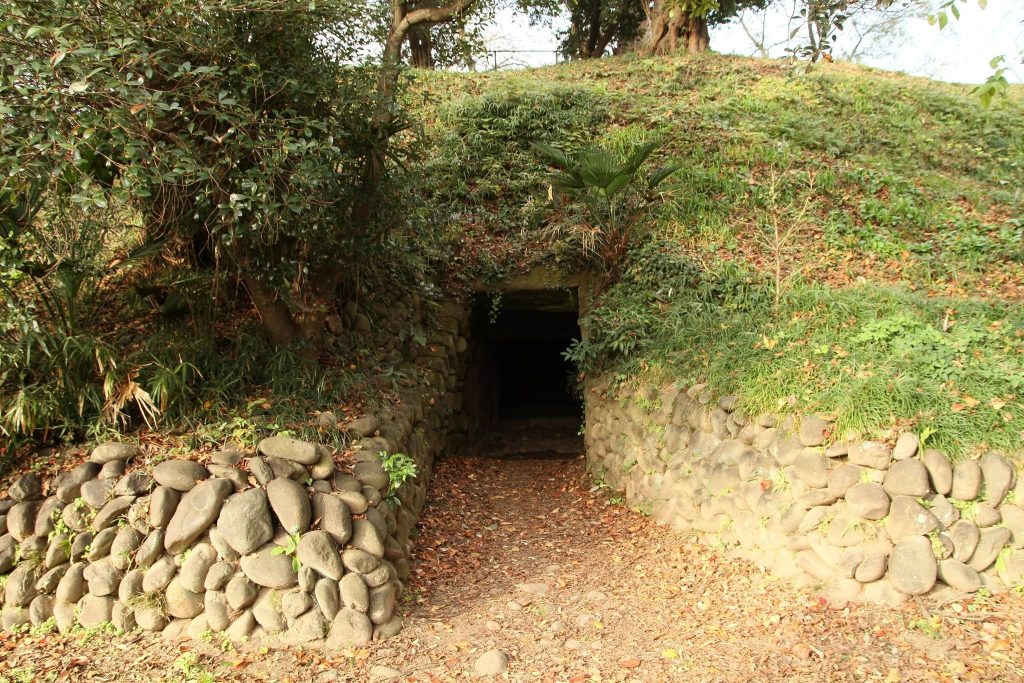 Kannonzuka Kofun: A Keyhole-Shaped Burial Mound in Japan 2 Kannonzuka Kofun