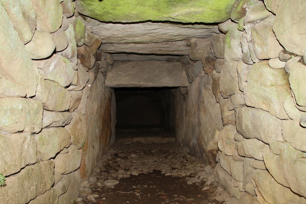 Kannonzuka Kofun: A Keyhole-Shaped Burial Mound in Japan 3 Kannonzuka Kofun