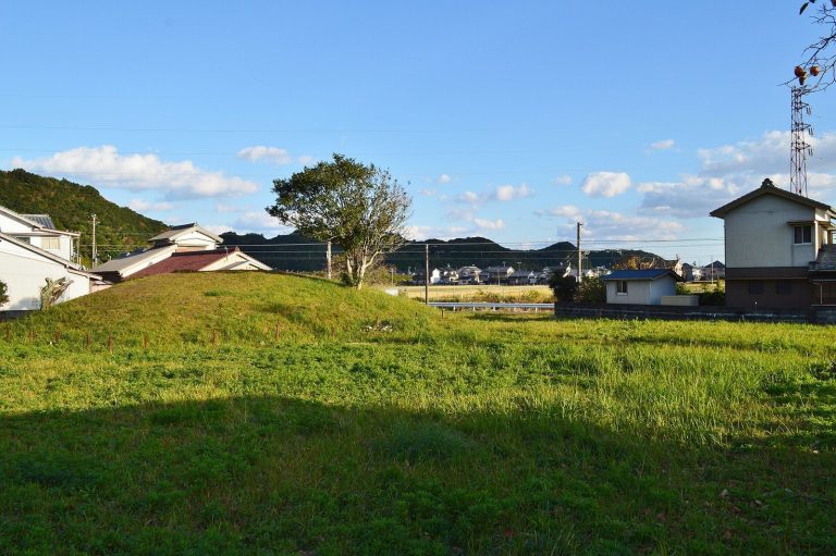 Shimosato Kofun: A Keyhole-Shaped Burial Mound in Japan