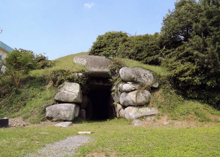 Tachibanazuka Kofun: A Large Kofun-Period Burial Mound in Japan