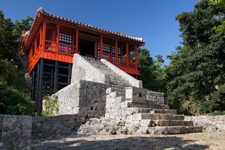 Sueyoshi-gū: A Shinto Shrine of the Ryukyu Kingdom in Japan