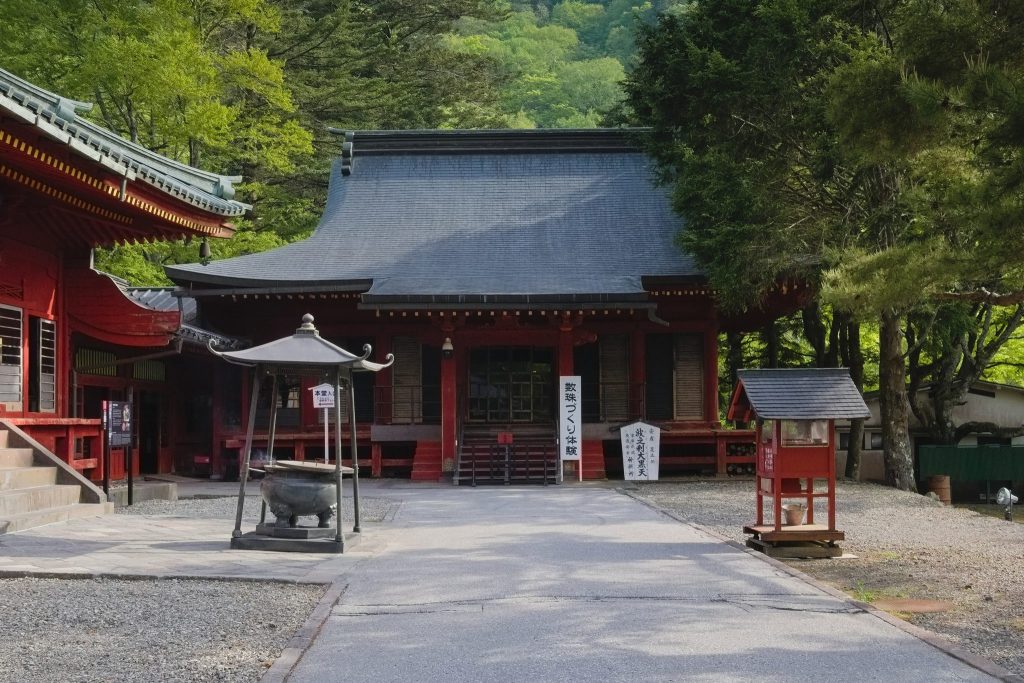 Chūzen-ji Temple: A Tendai Buddhist Temple on Lake Chūzenji 5 Chūzen-ji Temple