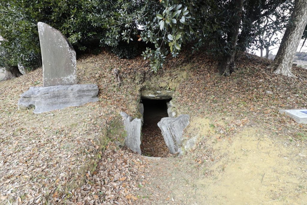 Magoshi-Nagahizuka Kofun: An Elite Kofun-Period Burial Mound in Japan 4 Magoshi-Nagahizuka Kofun