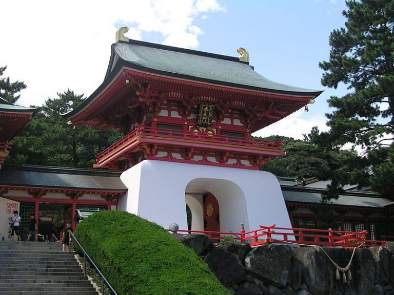 Akama Jingū: A Shinto Shrine Dedicated to Emperor Antoku