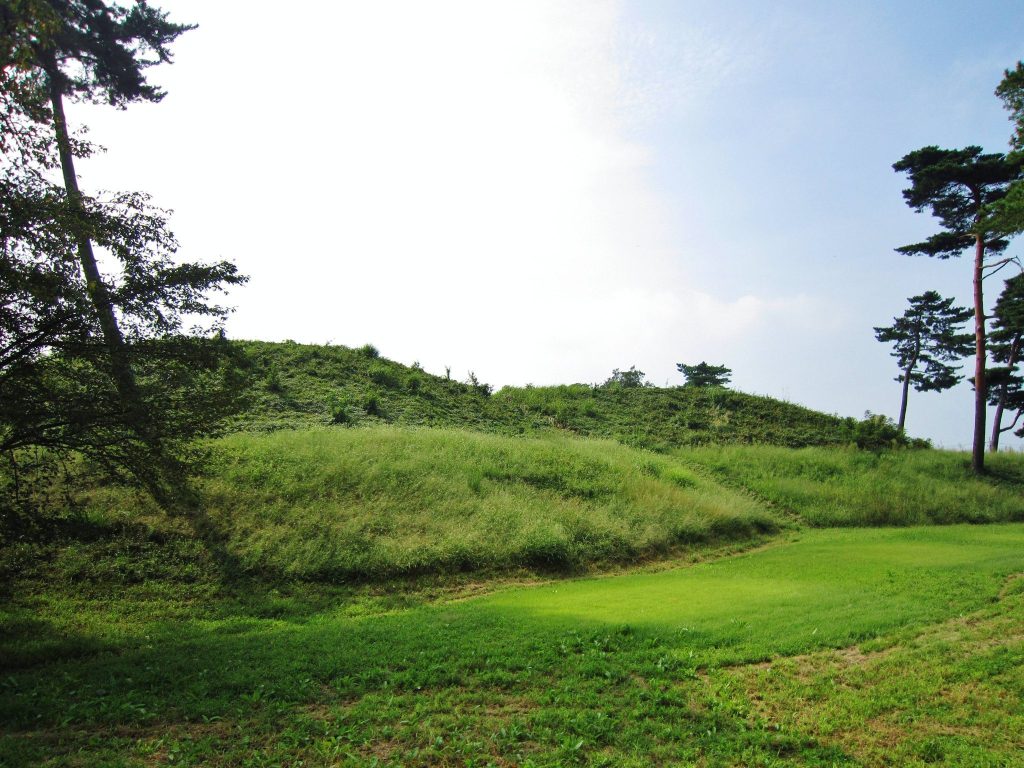 Maefutago Kofun: A Keyhole-Shaped Burial Mound in Japan 2 Maefutago Kofun