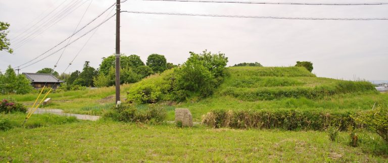 Hokenoyama Kofun: An Early Japanese Keyhole Burial Mound